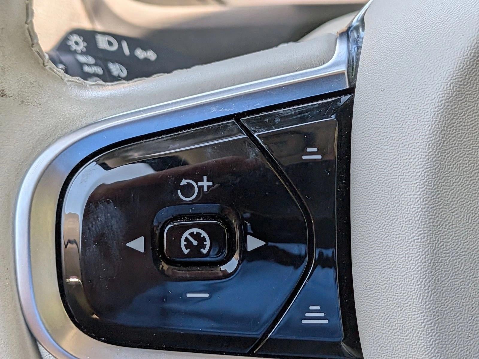 2023 Volvo XC90 B5 Plus
