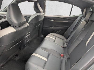 2025 Toyota Camry LE (SE)
