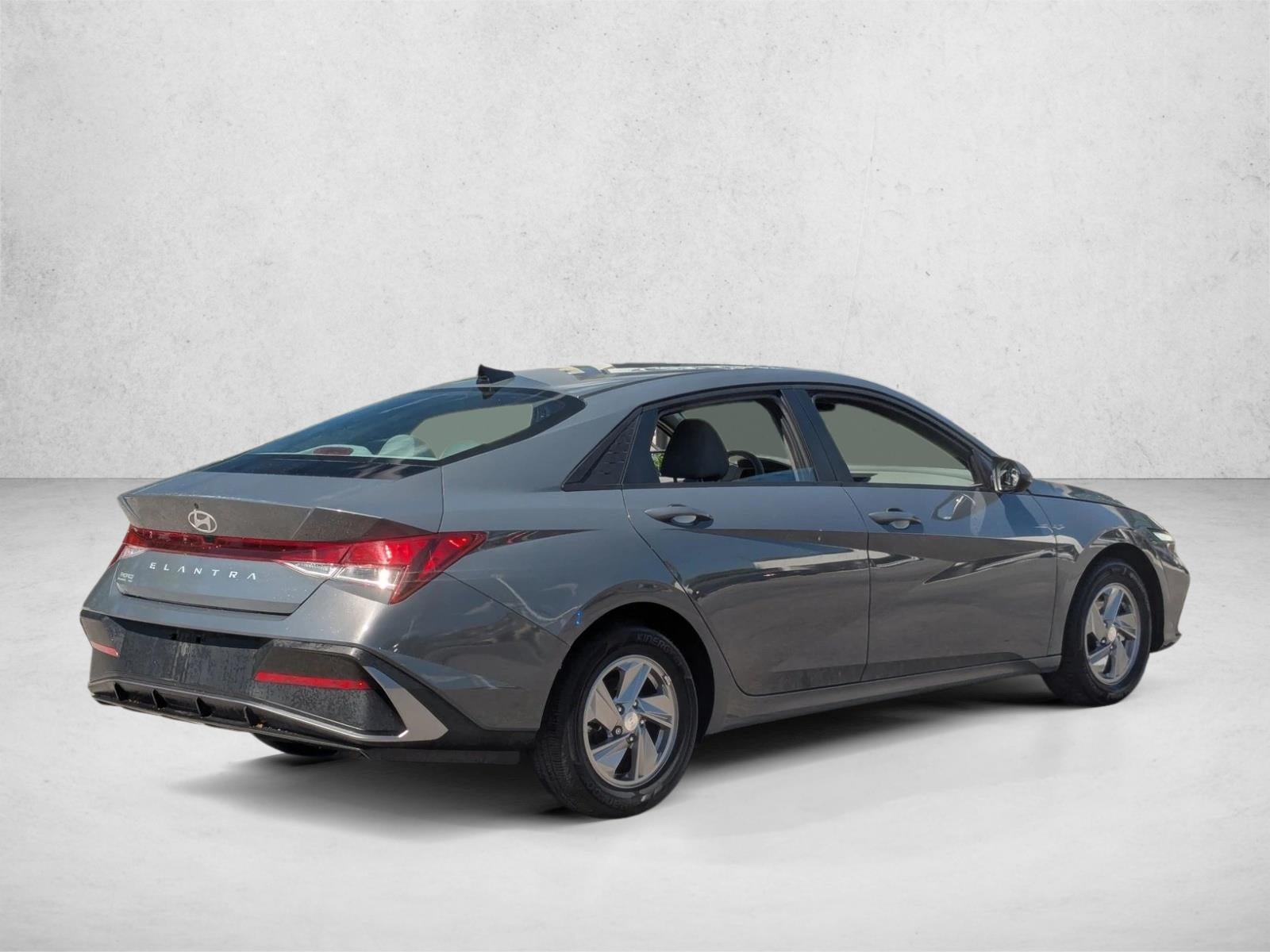 2024 Hyundai ELANTRA SE IVT
