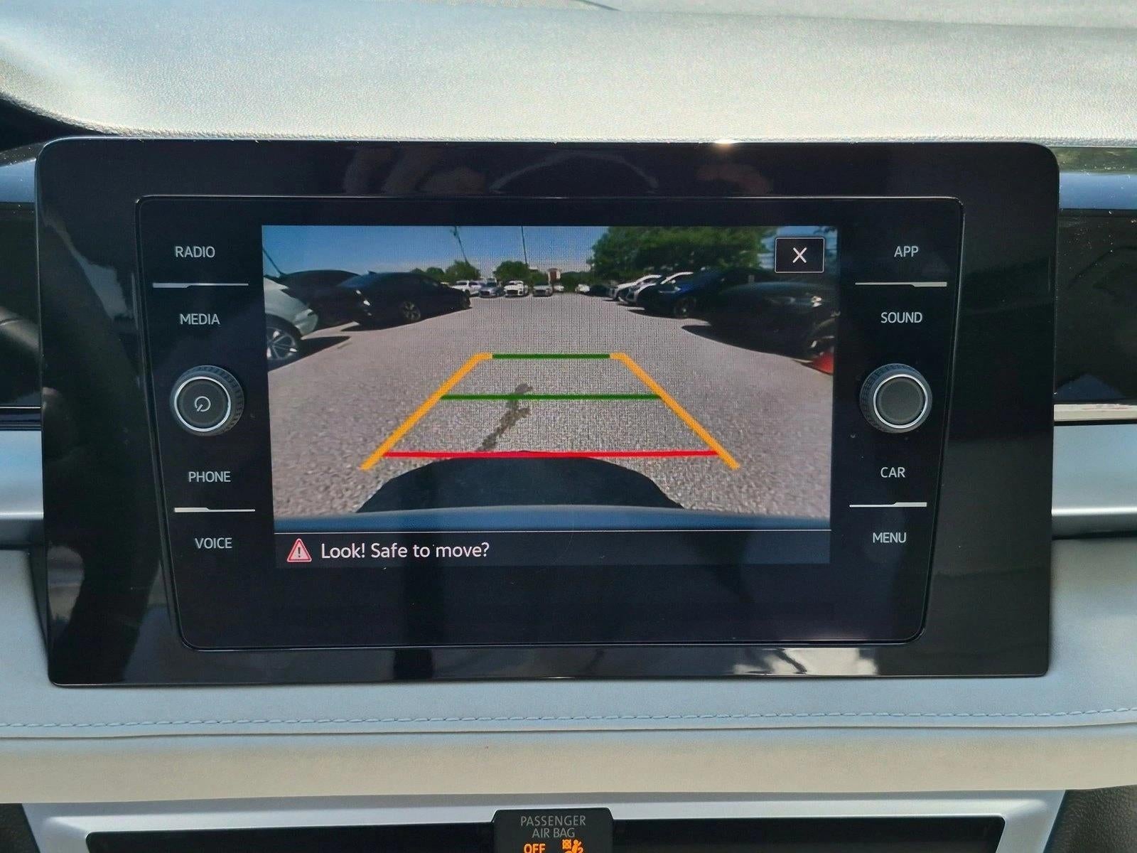2025 Volkswagen Taos SE 4MOTION
