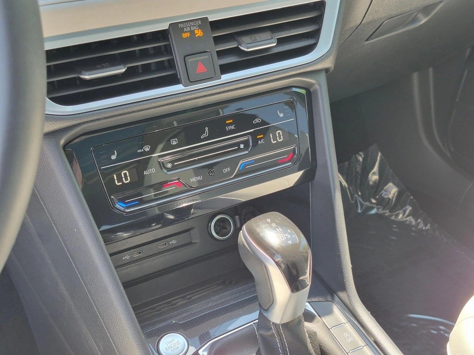 2025 Volkswagen Taos SE 4MOTION