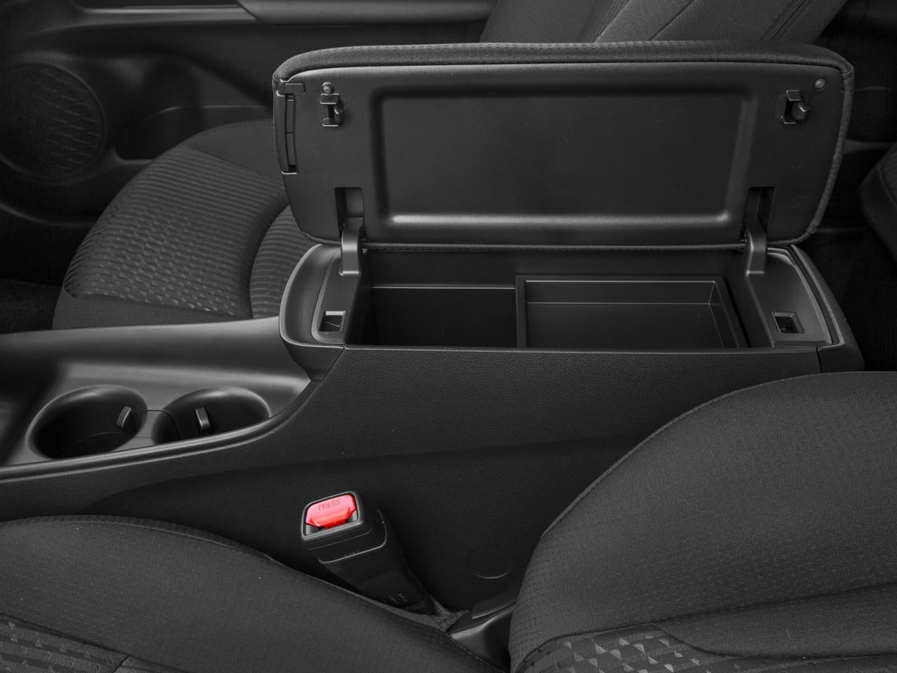 2016 Toyota Prius 5dr HB Four (Natl)