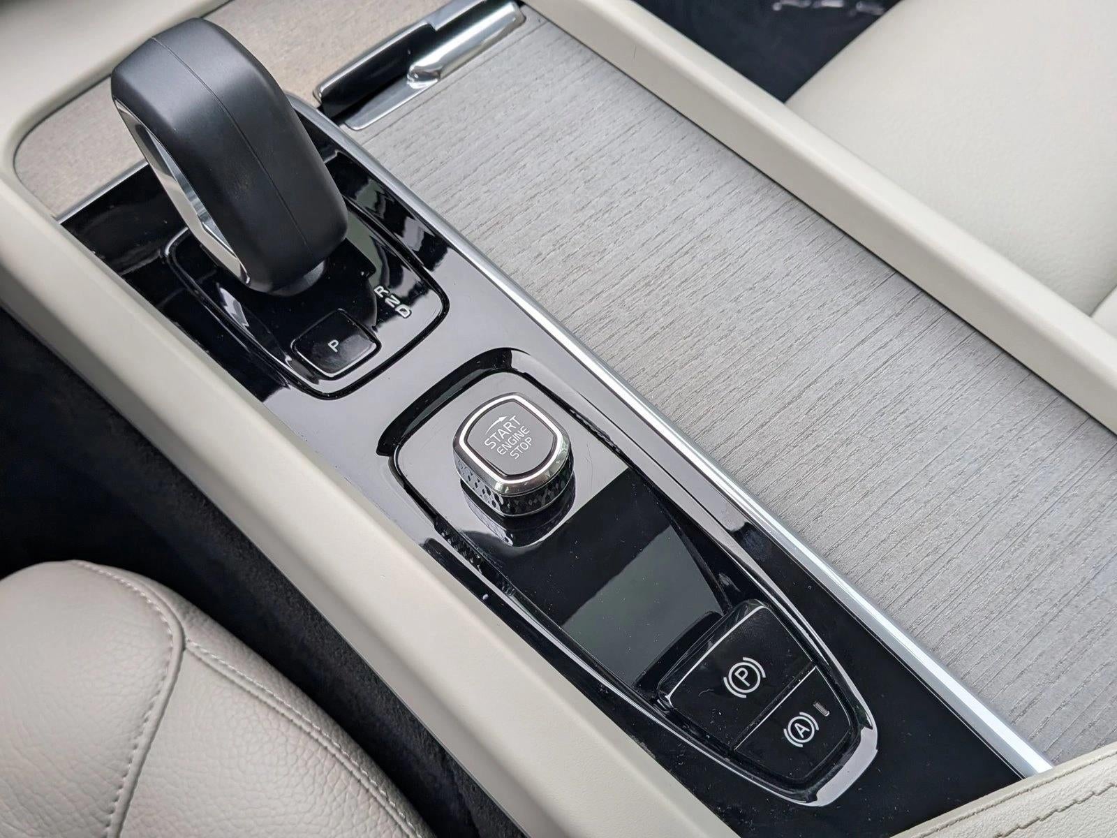 2023 Volvo XC60 B5 AWD Plus Bright Theme