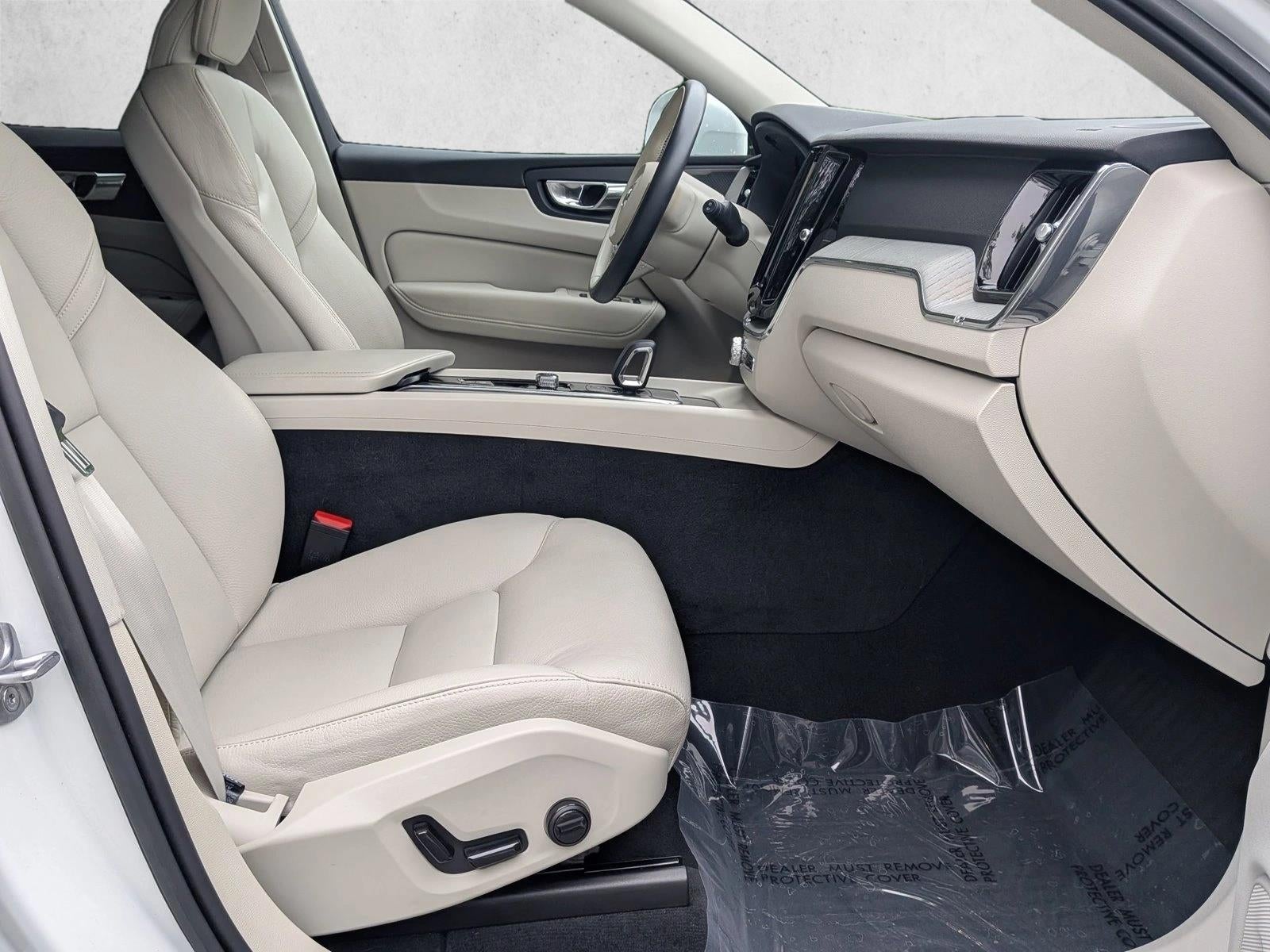 2023 Volvo XC60 B5 AWD Plus Bright Theme