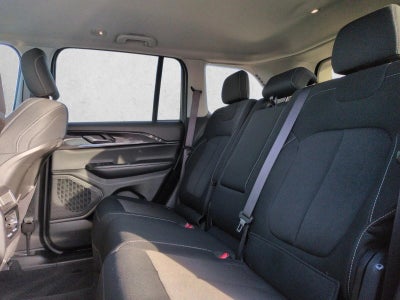 2023 Jeep Grand Cherokee Laredo 4x4