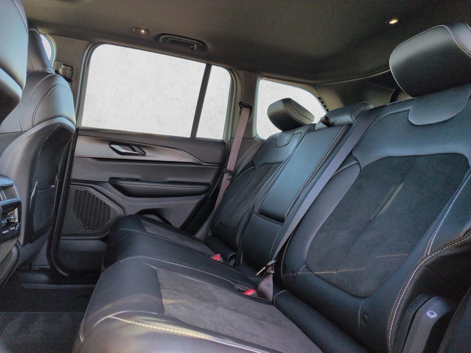 2025 Jeep Grand Cherokee Laredo 4x4