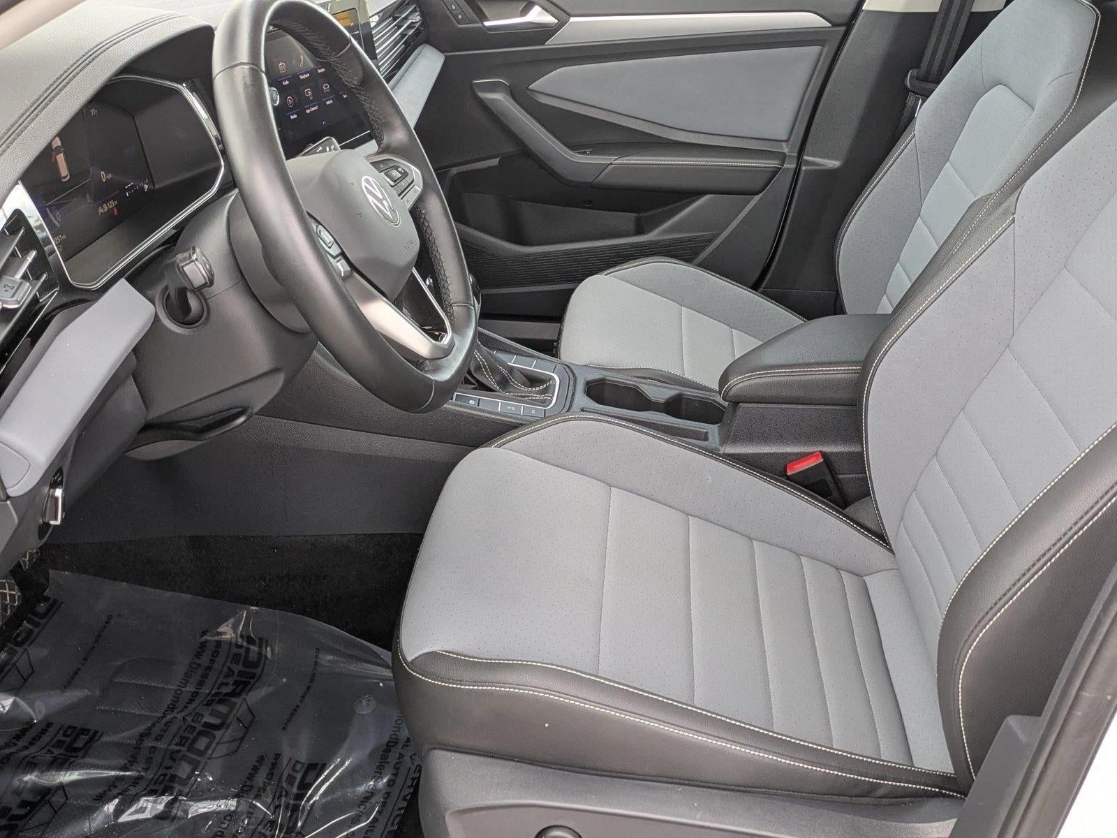 2025 Volkswagen Jetta SE Auto