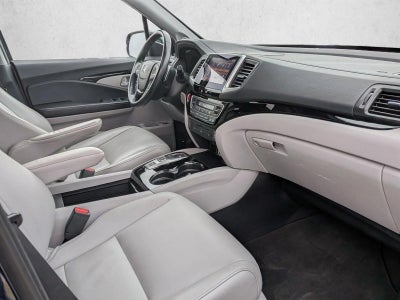 2016 Honda Pilot AWD Touring with DVD Rear Entertainment System and Navigation