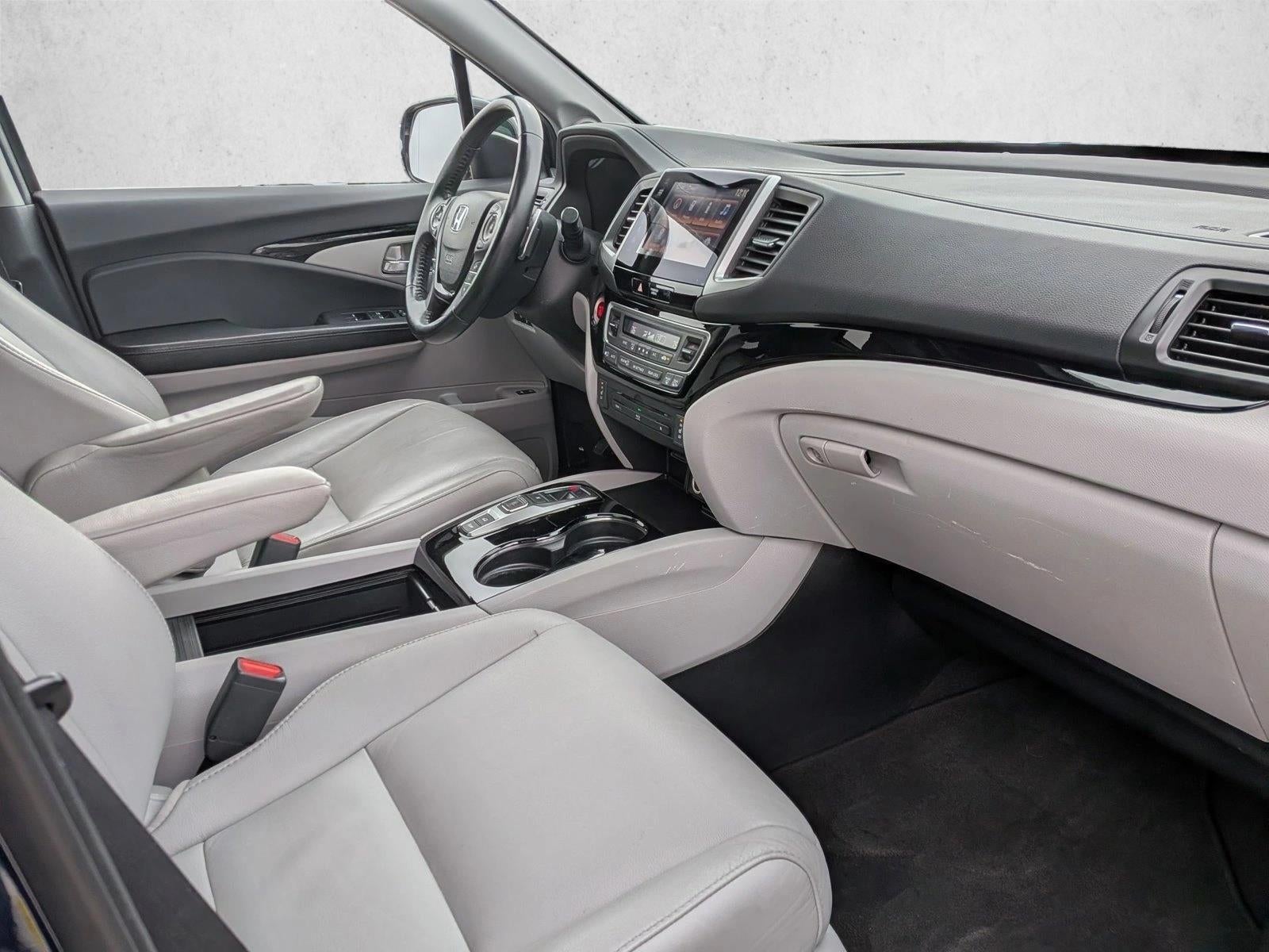 2016 Honda Pilot AWD Touring with DVD Rear Entertainment System and Navigation