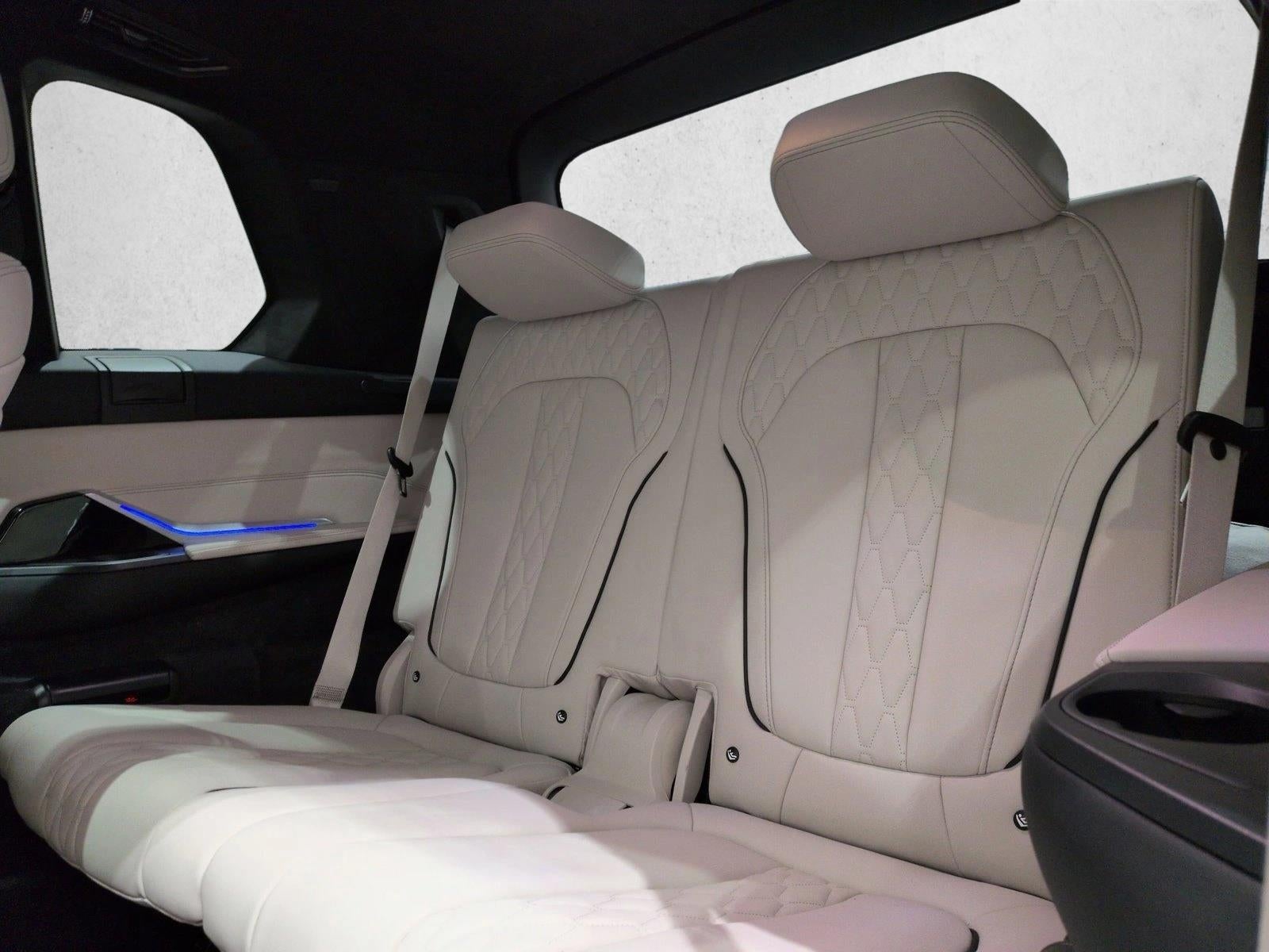 2025 BMW X7 M60i Sports Activity Vehicle