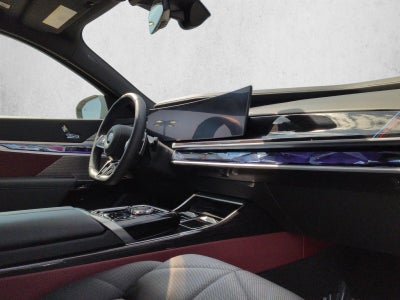 2025 BMW 740i xDrive Sedan