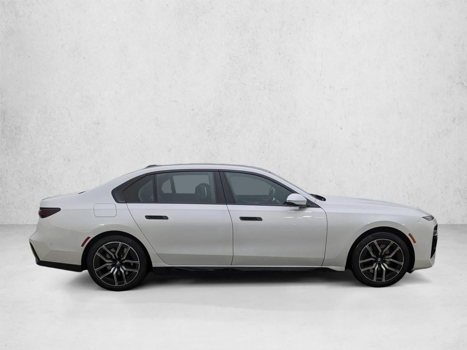 2025 BMW 740i xDrive Sedan