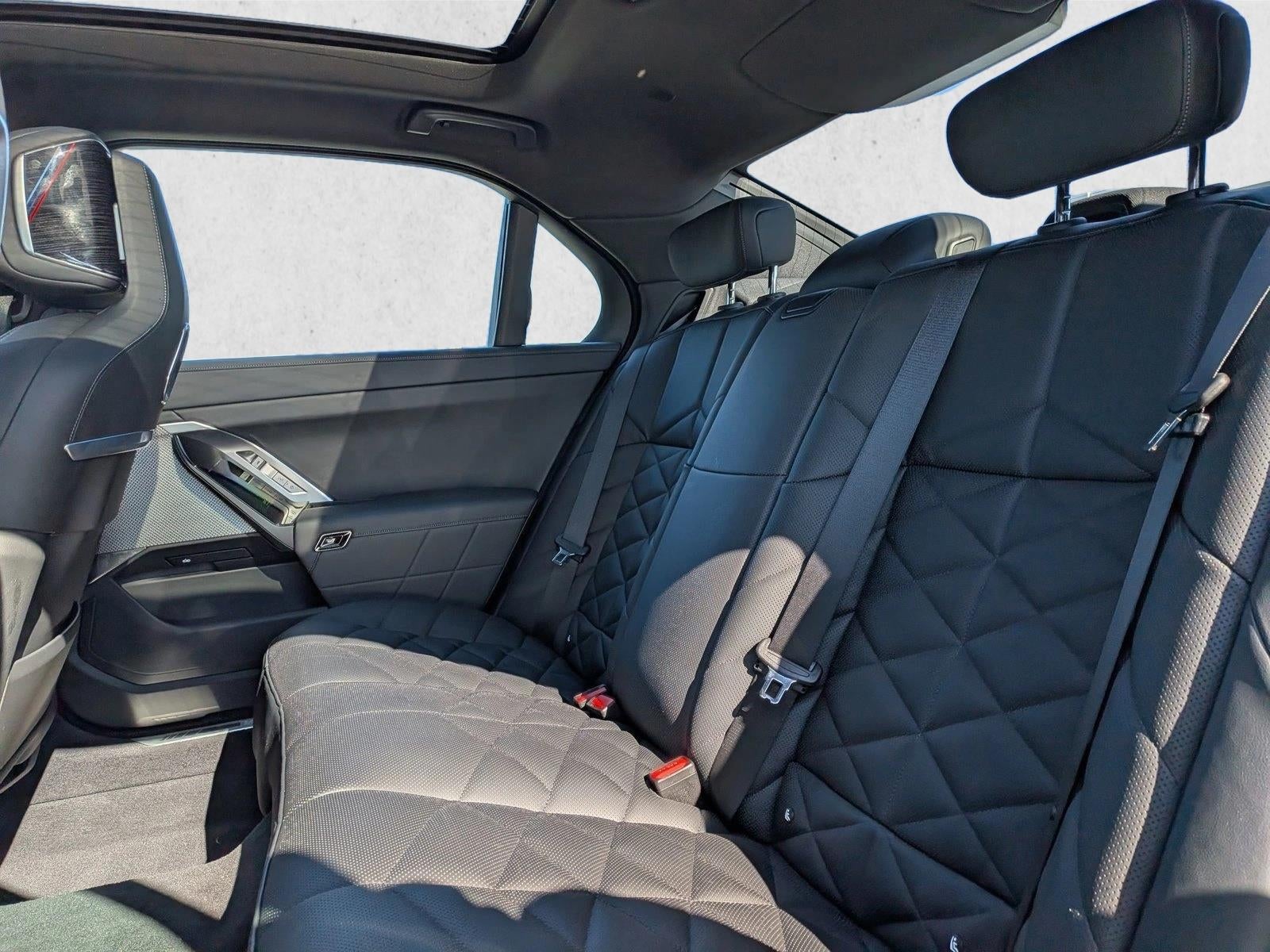 2025 BMW 740i xDrive Sedan