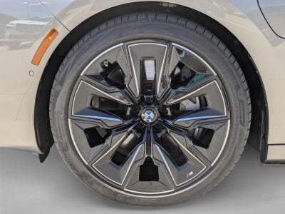 2025 BMW 750e xDrive Plug-In Hybrid