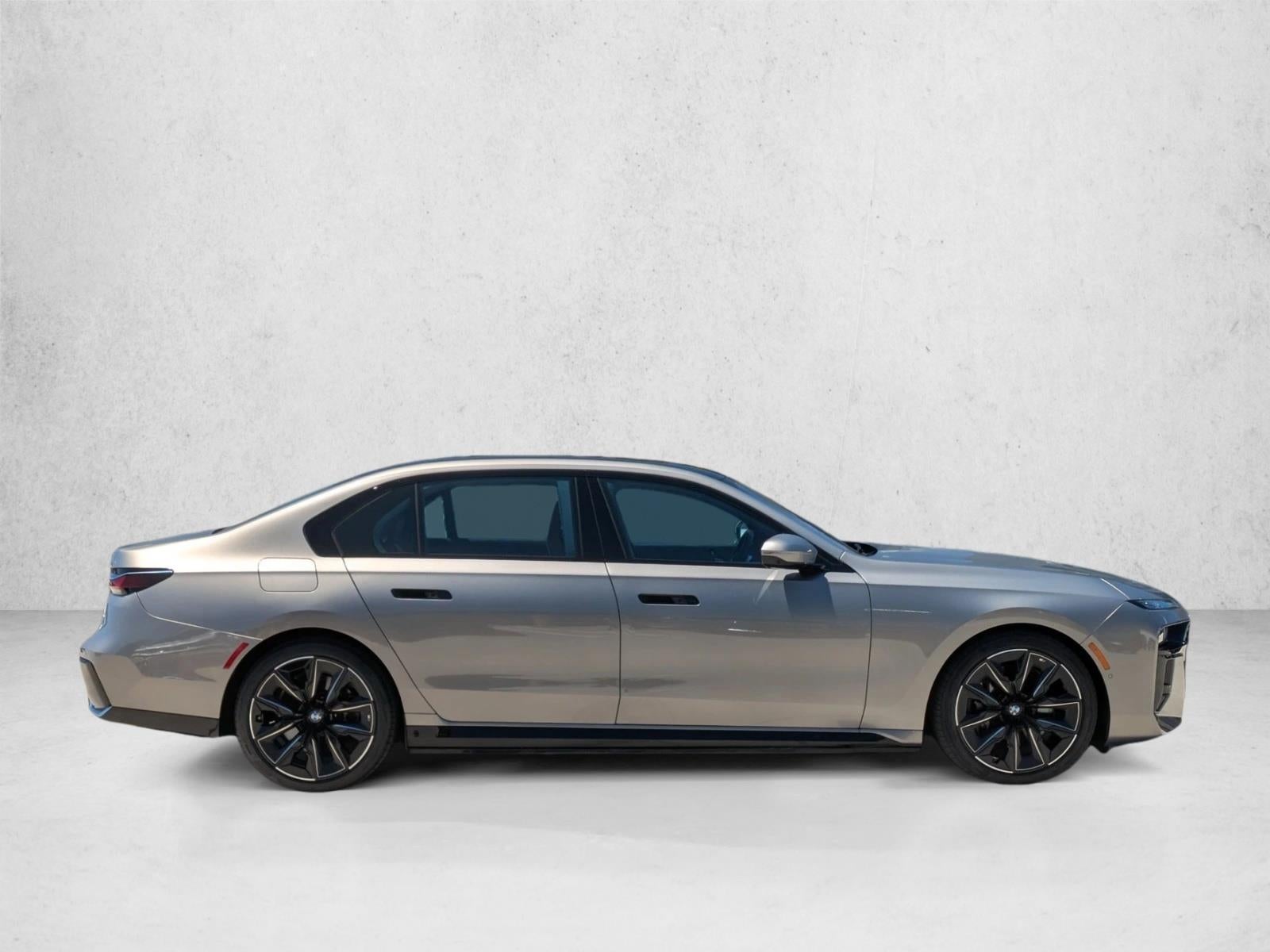 2025 BMW 750e xDrive Plug-In Hybrid