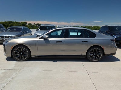 2025 BMW 750e xDrive Plug-In Hybrid