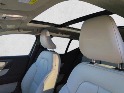 2023 Volvo XC40 B4 FWD Plus Bright Theme