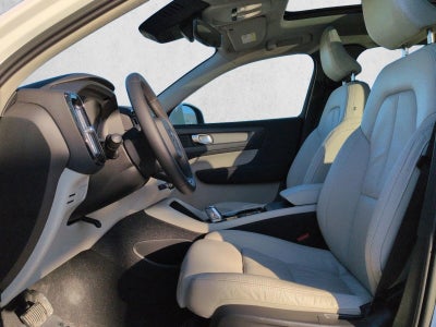 2023 Volvo XC40 B4 FWD Plus Bright Theme