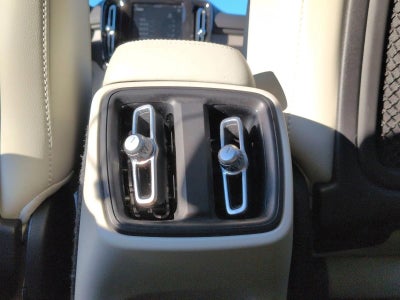 2023 Volvo XC40 B4 FWD Plus Bright Theme