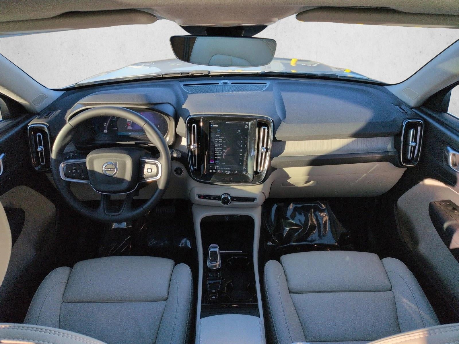 2023 Volvo XC40 B4 FWD Plus Bright Theme