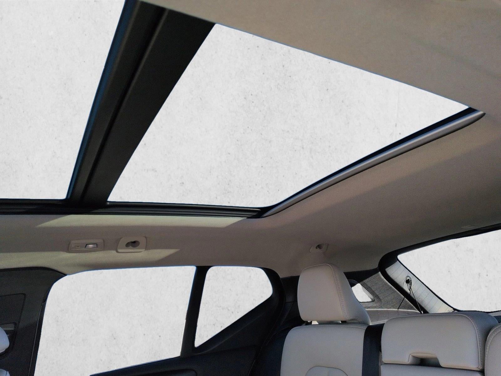 2023 Volvo XC40 B4 FWD Plus Bright Theme