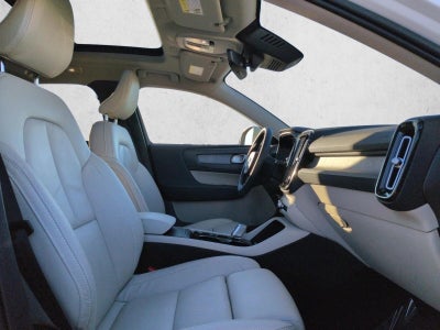 2023 Volvo XC40 B4 FWD Plus Bright Theme