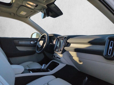 2023 Volvo XC40 B4 FWD Plus Bright Theme