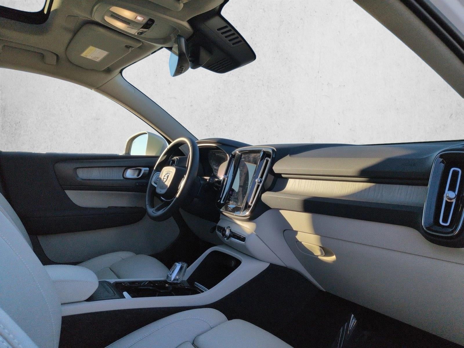 2023 Volvo XC40 B4 FWD Plus Bright Theme