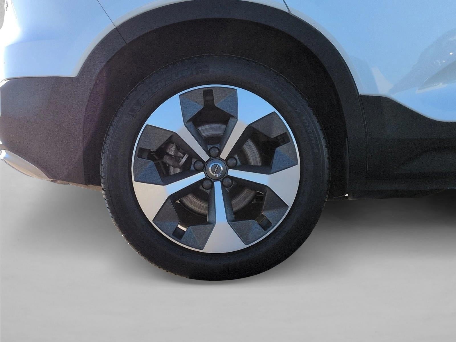 2023 Volvo XC40 B4 FWD Plus Bright Theme