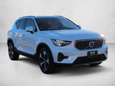 2023 Volvo XC40 B4 FWD Plus Bright Theme