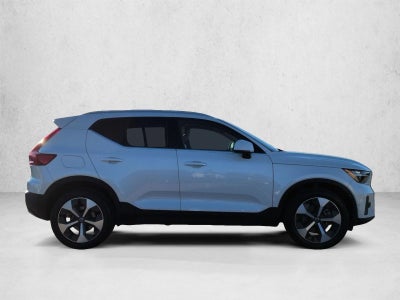 2023 Volvo XC40 B4 FWD Plus Bright Theme
