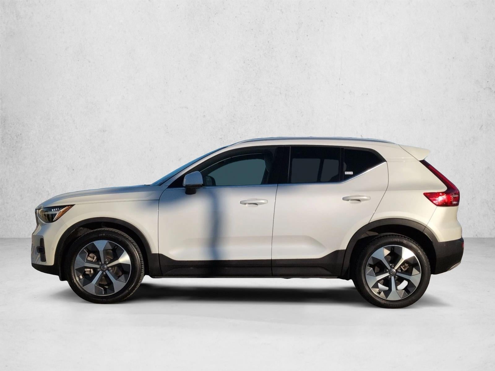2023 Volvo XC40 B4 FWD Plus Bright Theme