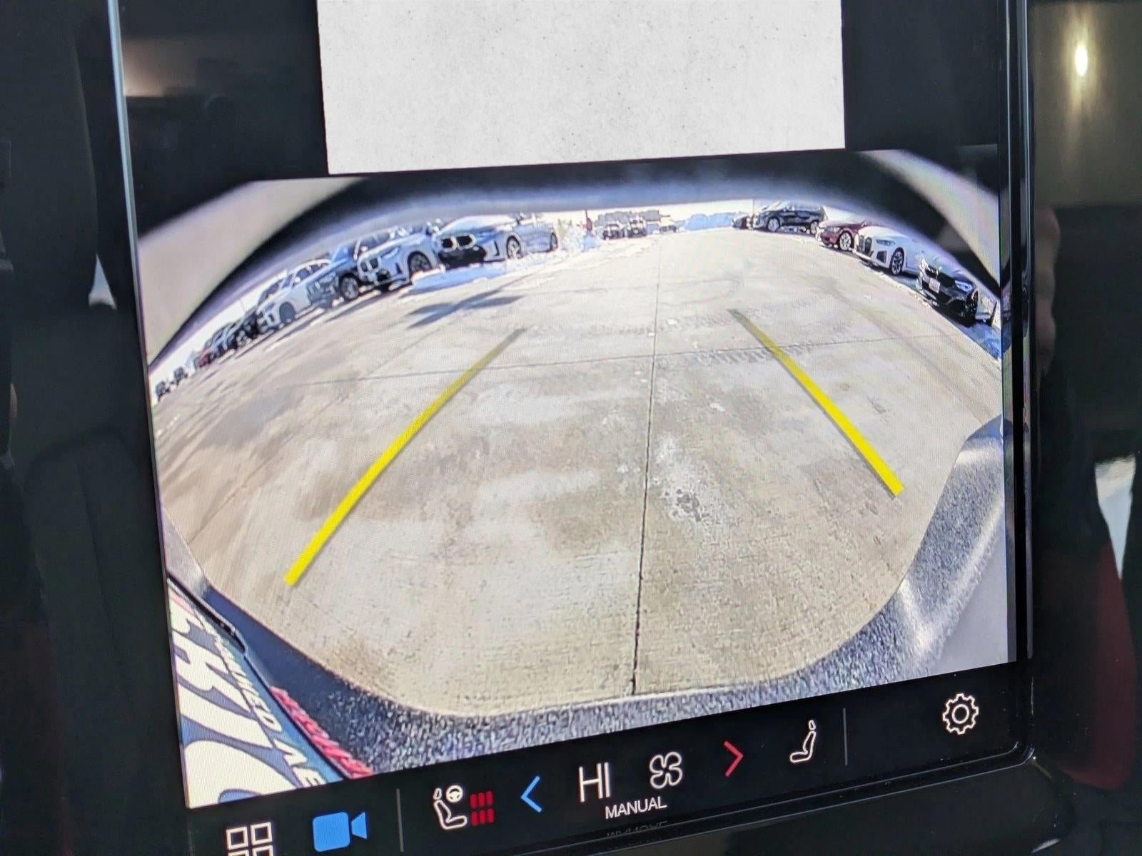 2025 Volvo XC40 B5 AWD Plus Dark Theme