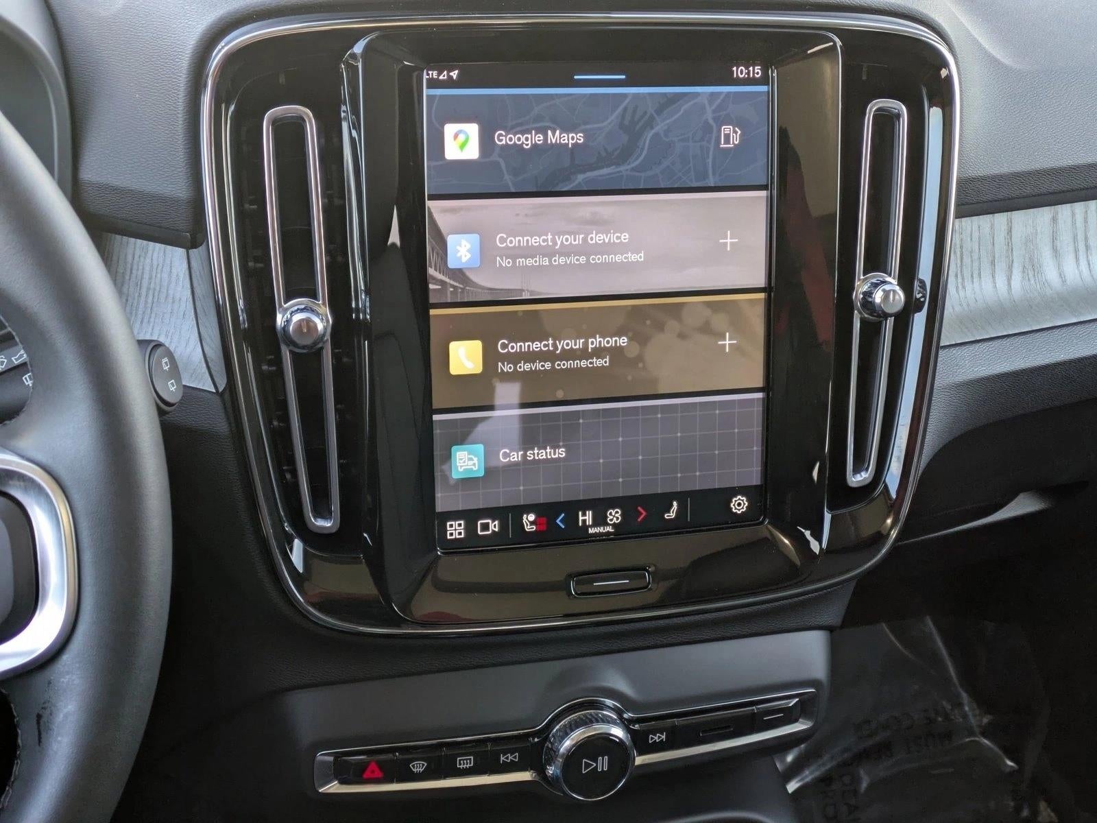 2025 Volvo XC40 B5 AWD Plus Dark Theme