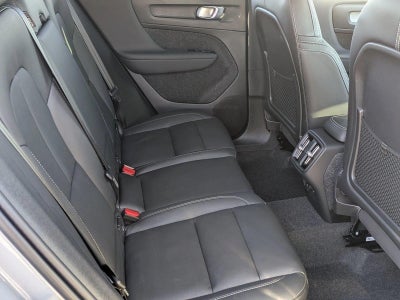 2025 Volvo XC40 B5 AWD Plus Dark Theme