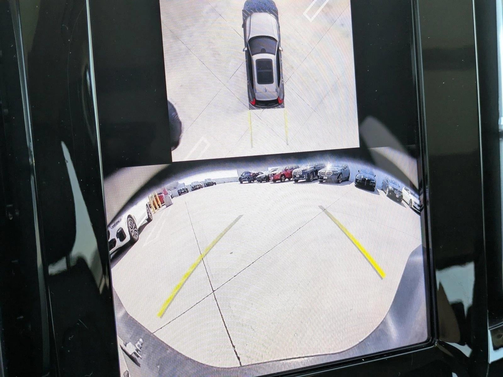 2024 Volvo XC40 B5 AWD Plus Dark Theme