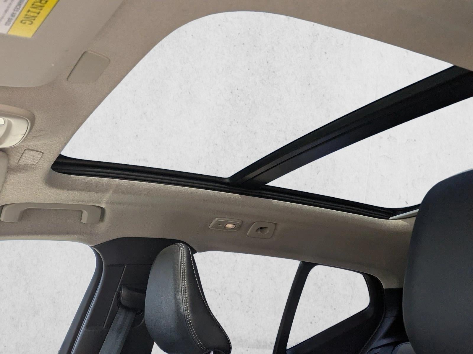 2024 Volvo XC40 B5 AWD Plus Dark Theme