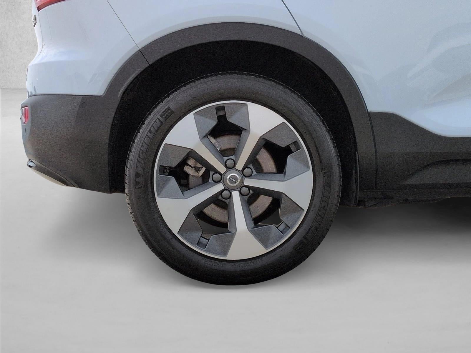 2024 Volvo XC40 B5 AWD Plus Dark Theme