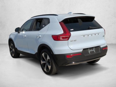 2024 Volvo XC40 B5 AWD Plus Dark Theme