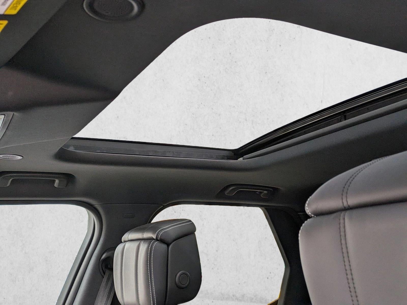 2024 Land Rover Discovery P300 Dynamic SE