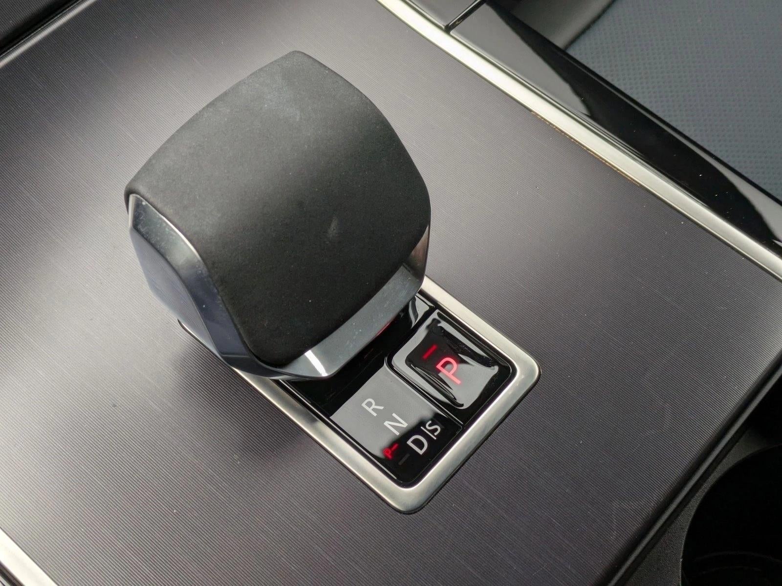 2026 Land Rover Range Rover Velar P250 Dynamic SE *Ltd Avail*