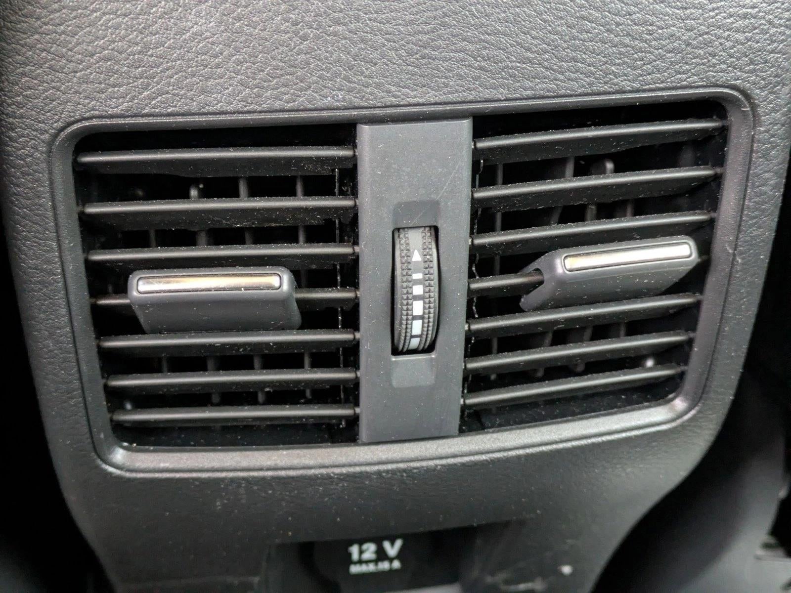 2017 INFINITI QX30 Luxury FWD