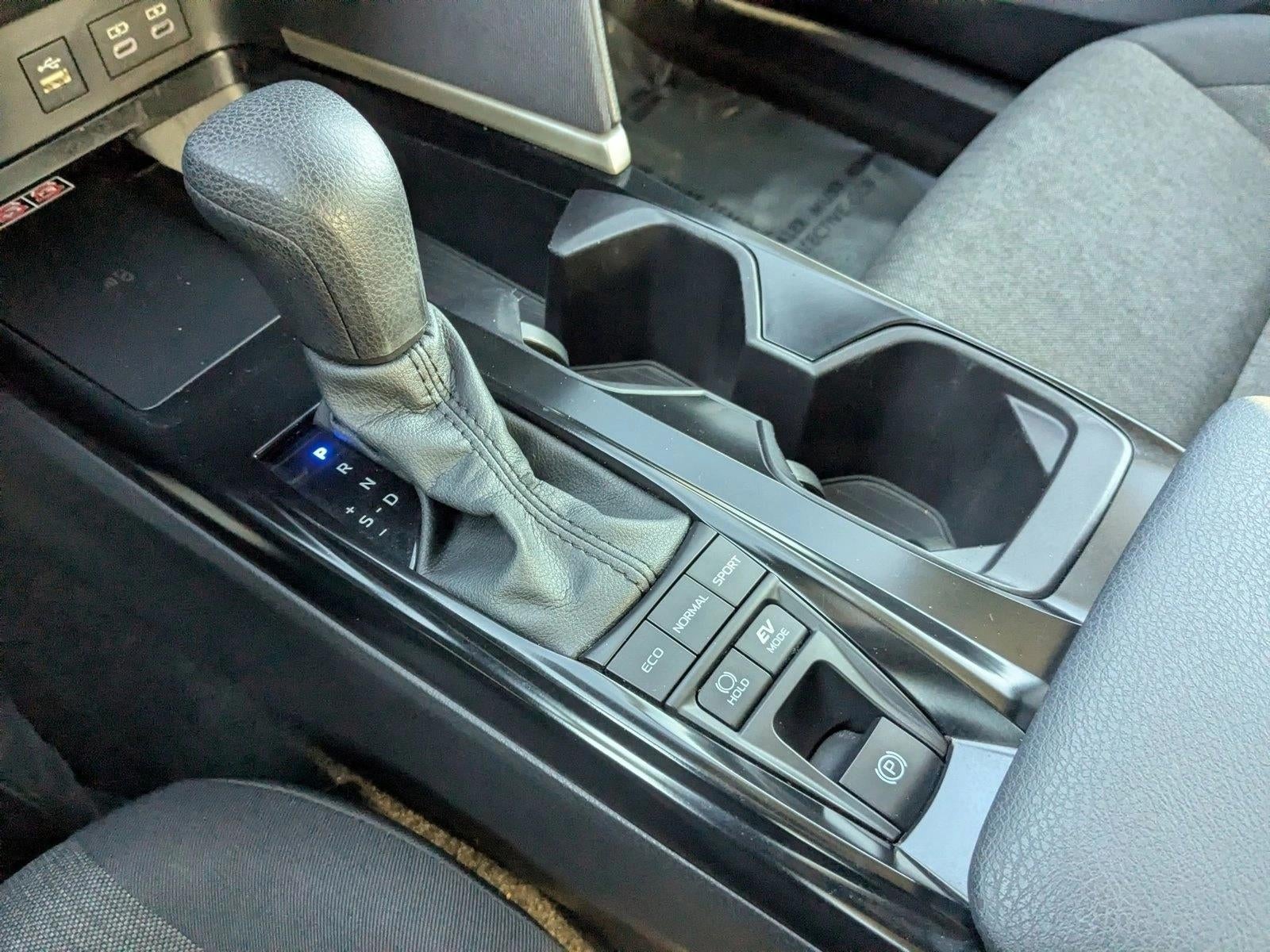 2025 Toyota Camry LE (SE)