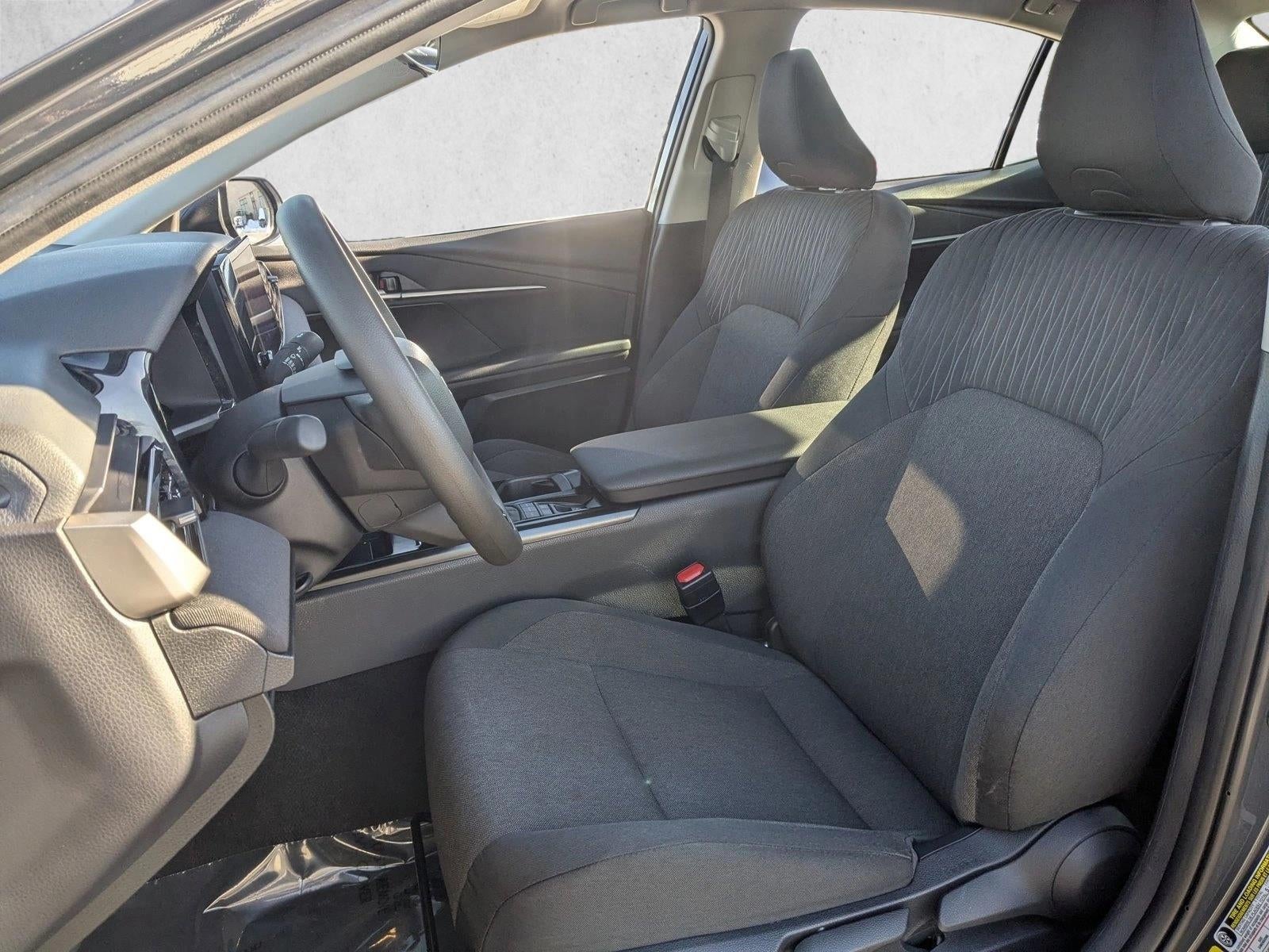 2025 Toyota Camry LE (SE)