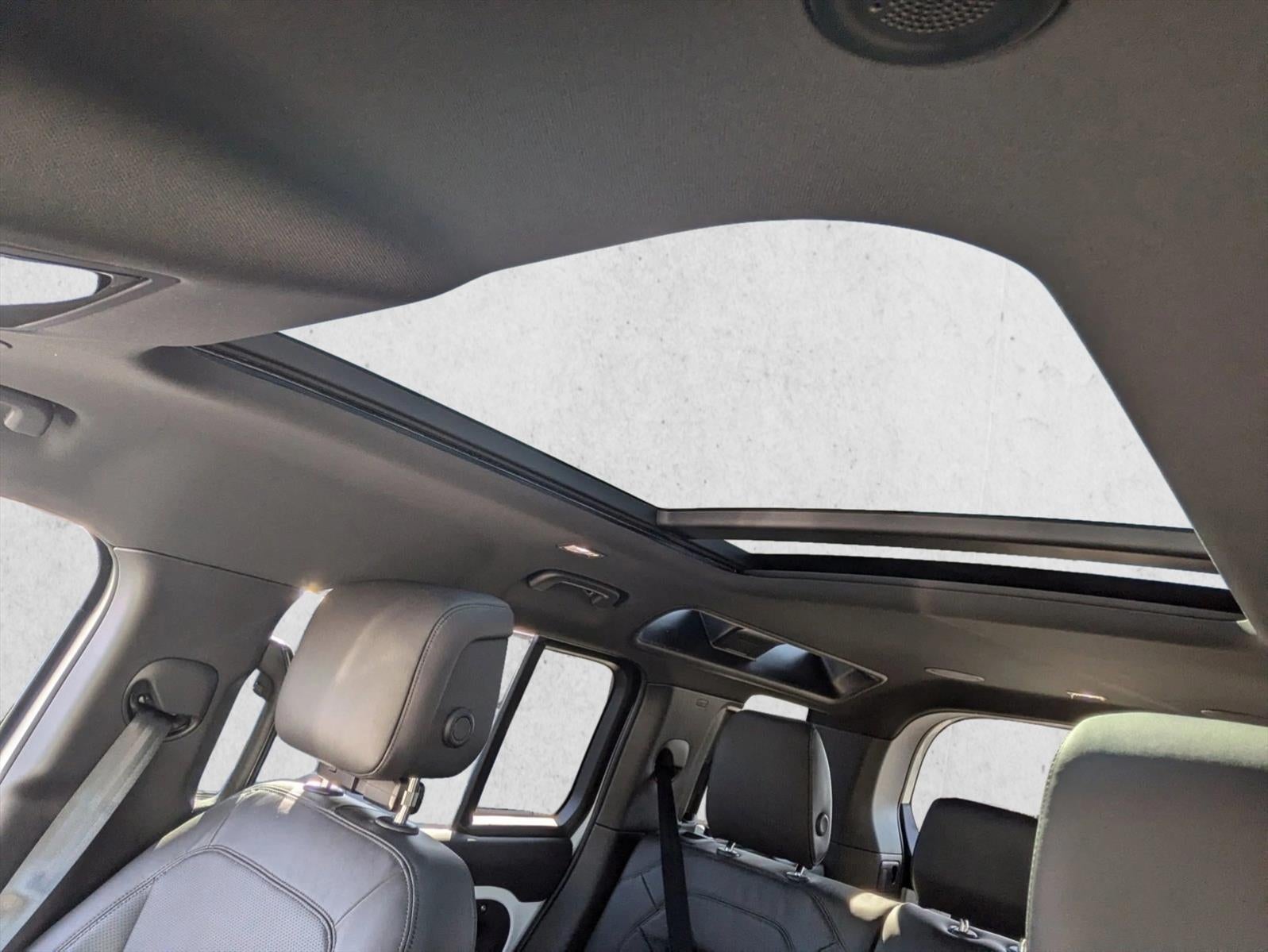 2025 Land Rover Defender 110 P400 X-Dynamic SE