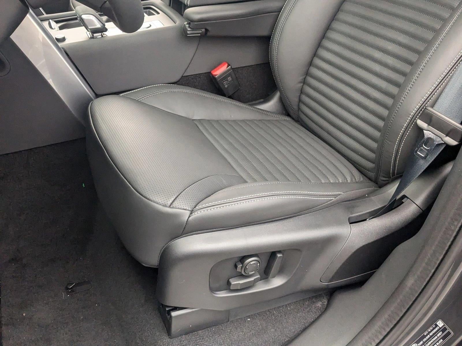 2025 Land Rover Discovery P360 Dynamic SE