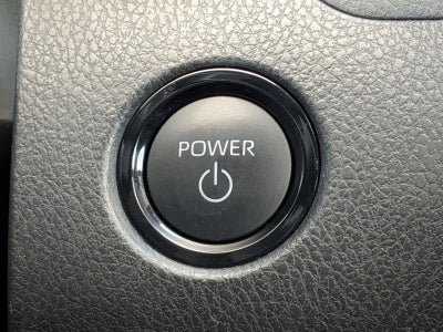 2025 Toyota Camry SE (Natl)