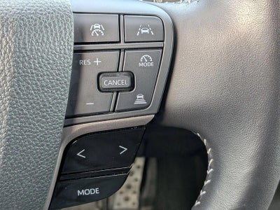 2025 Toyota Camry SE (Natl)