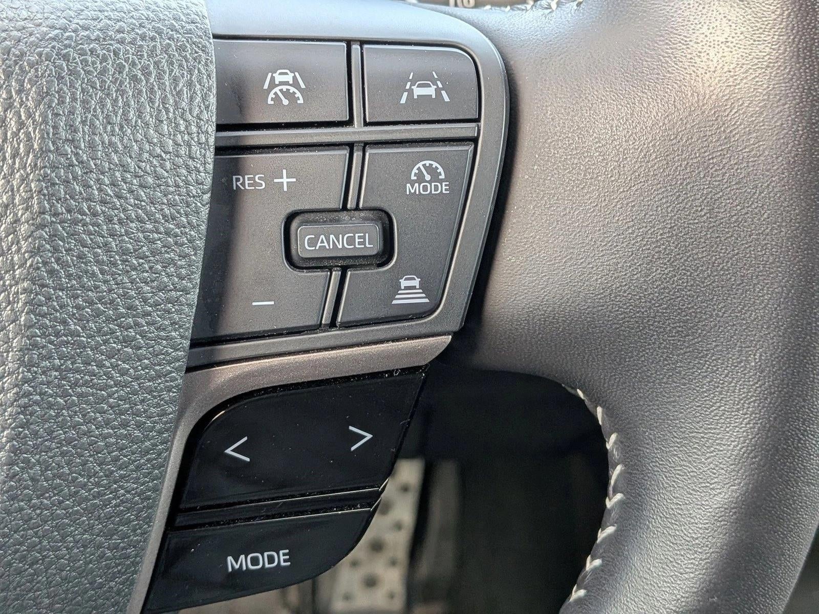 2025 Toyota Camry SE (Natl)