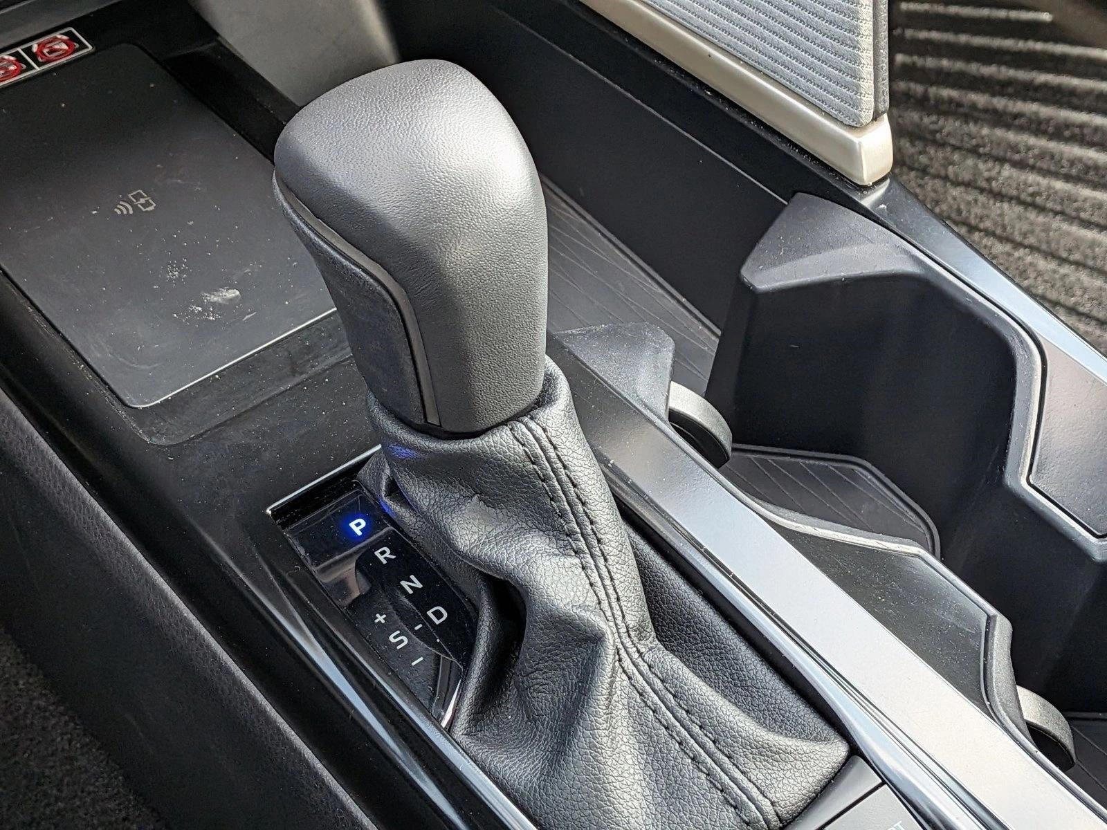 2025 Toyota Camry SE (Natl)